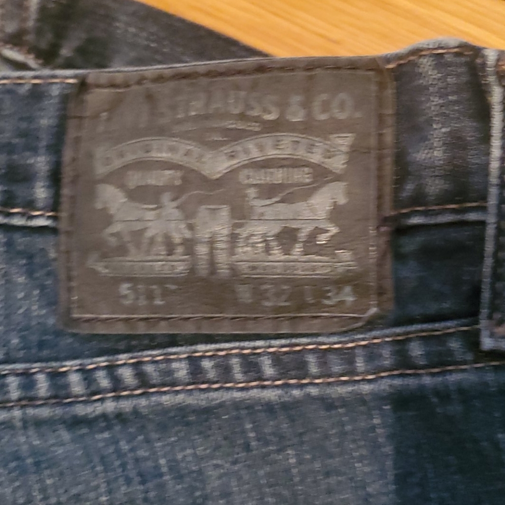 Levis - Picture 4 of 5